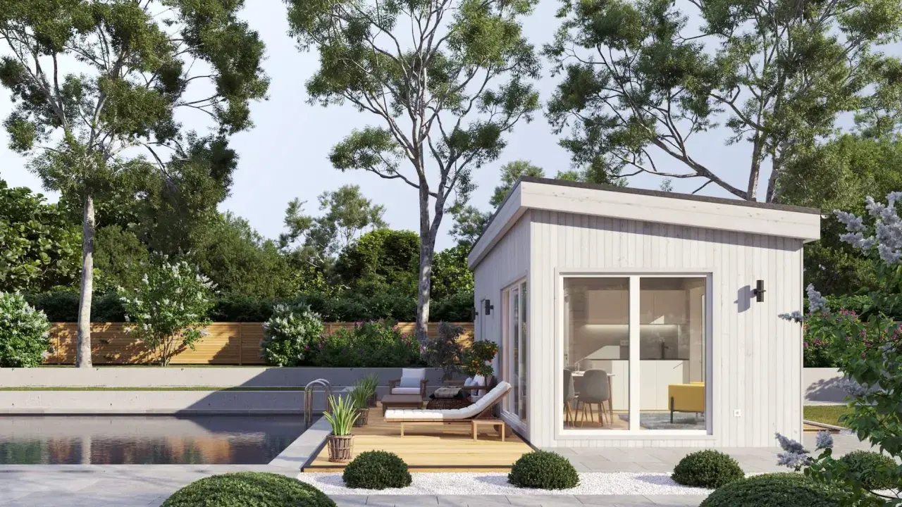 Modern poolhus med loungegrupp och solstol vid poolen. Perfekt poolhus inspiration för avkoppling.