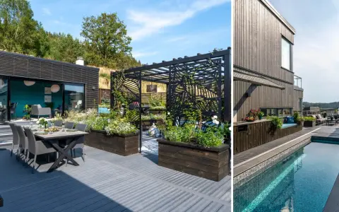 Modern villa med pool i sluttning. Uteplats med matbord och loungegrupp. Pergola med blommor.